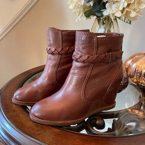 Johnston & Murphy Ladies Wedge Bootie Sz .. 7M